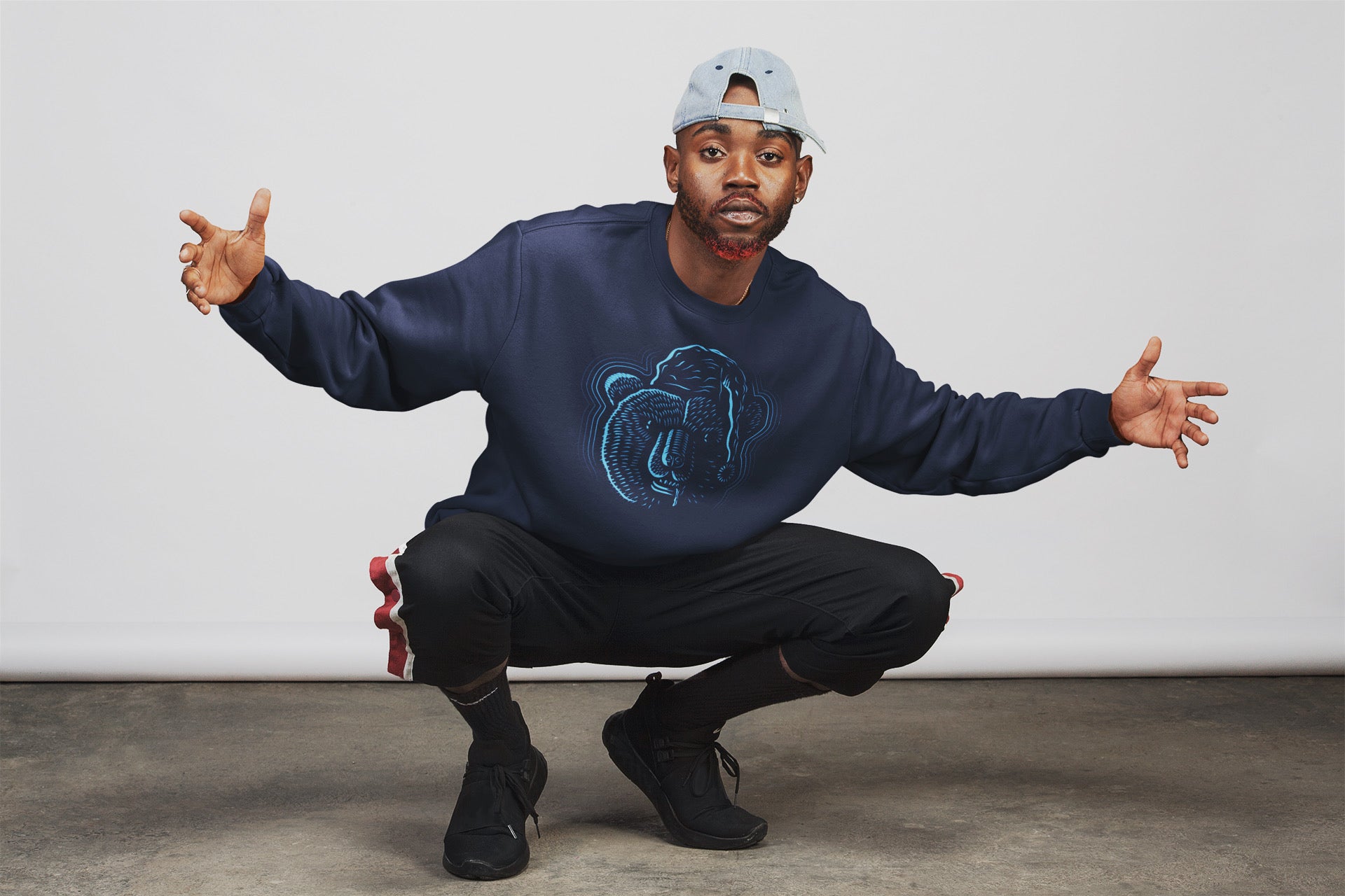 Bigfoot Navy Sweatshirt wirh graphic bear print